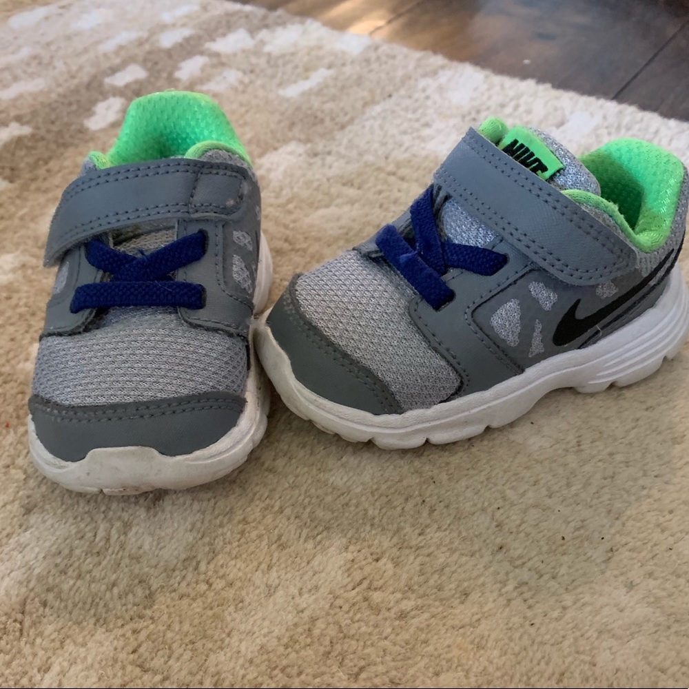 Nike- Size 4
